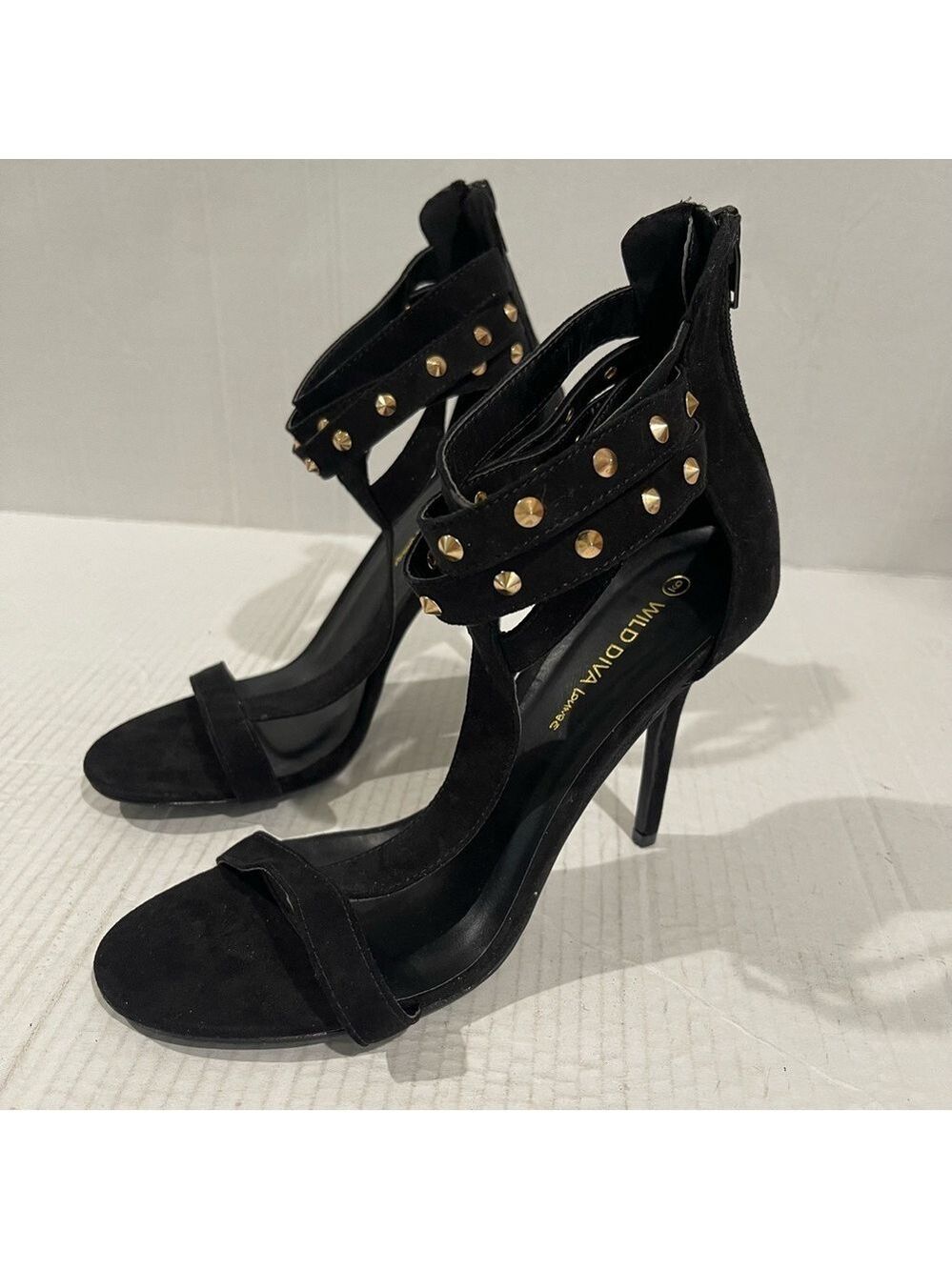 Women’s Wild Diva Black With Gold Studs High Heels Size 9 US!